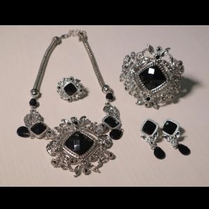 Beautiful necklace set